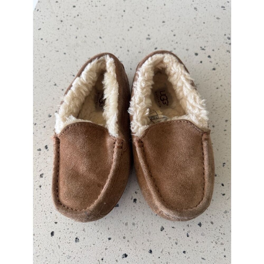 UGG Australia Tan Suede Shearling-Lined Moccasin Slippers Kid’s Size 13